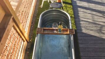 Tina de hidromasaje al aire libre