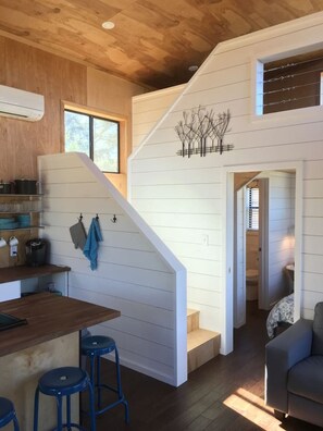 Luokittelematon kuva, 5 kautta 18, painike