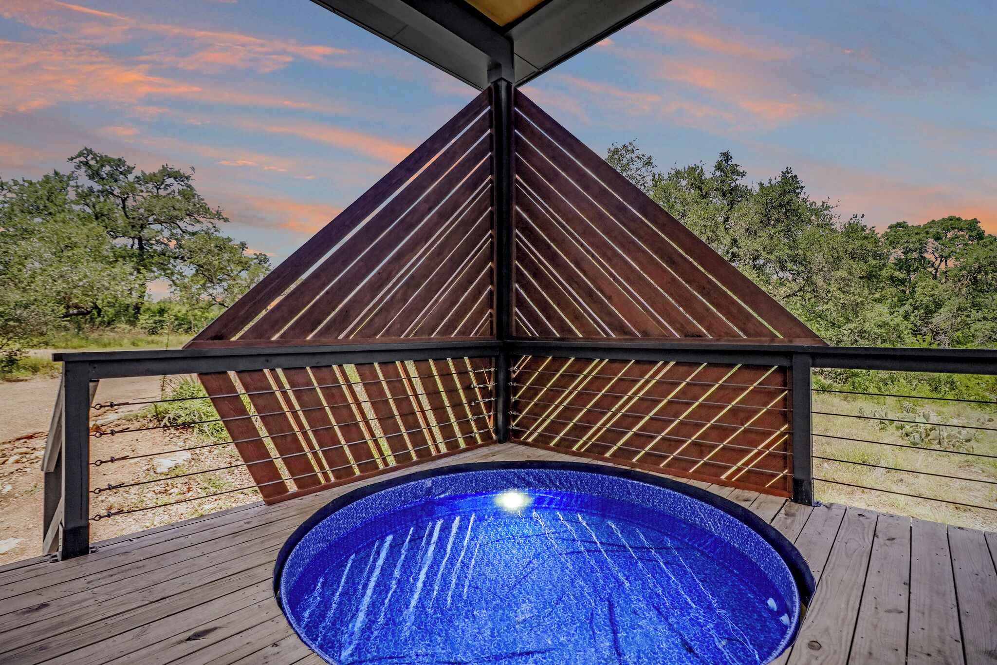 Bañera de hidromasaje al aire libre