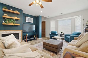 TV, fireplace - West Canyon Townhome (Cedar City)