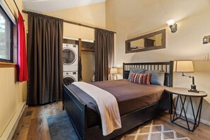 2 slaapkamers, een strijkplank/strijkijzer, wifi, beddengoed