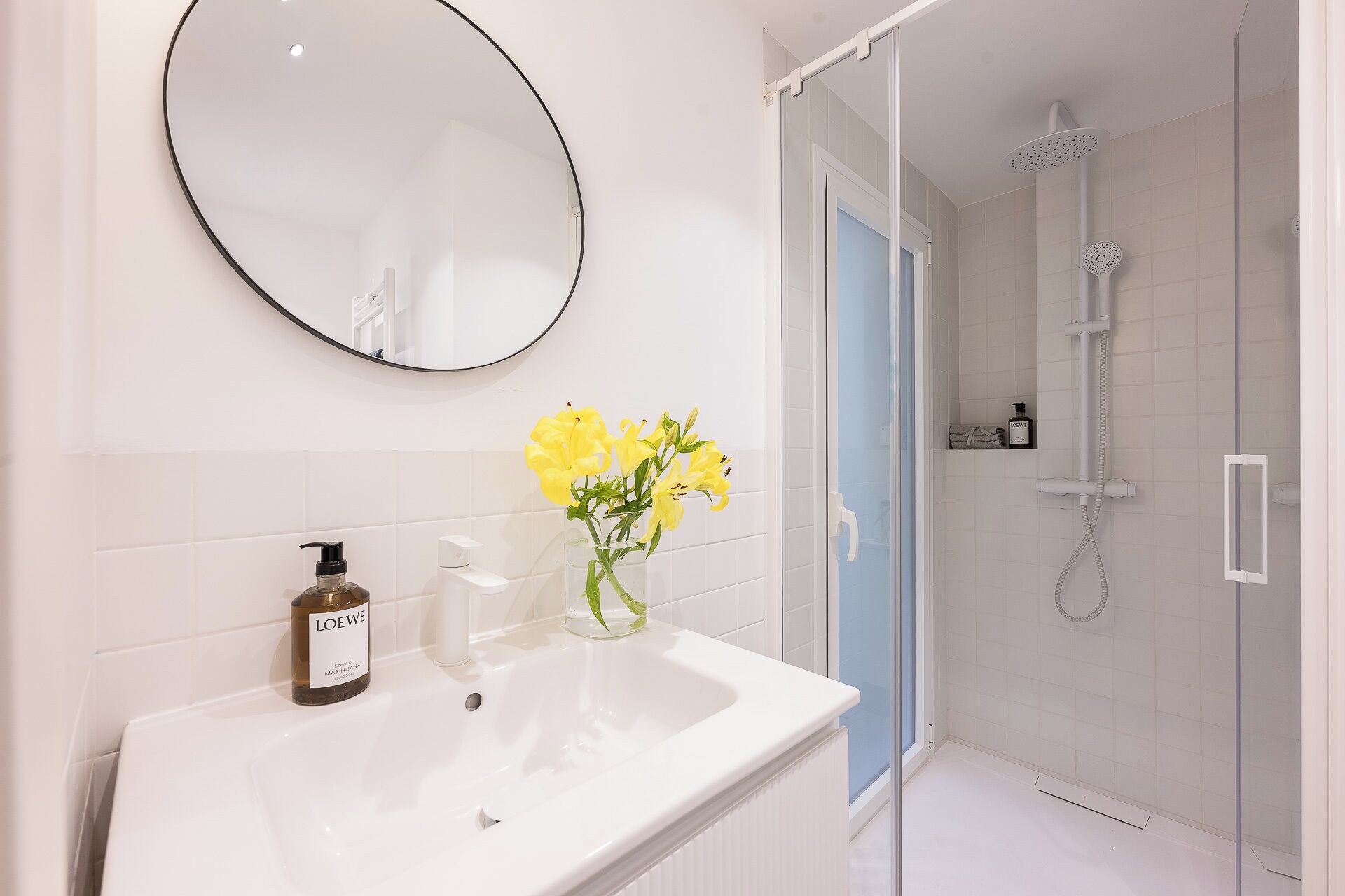 Superior Apartment | Bathroom | Shower, hair dryer, towels, soap