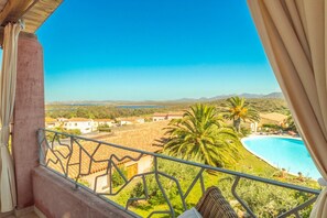 Property grounds - Wonderful “Attico Il Fiordo” with Sea View, Pool, Wi-Fi, and Air Conditioning (Santa Teresa Gallura)