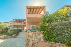 Exterior - Wonderful “Attico Il Fiordo” with Sea View, Pool, Wi-Fi, and Air Conditioning (Santa Teresa Gallura)