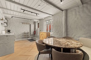 Dining - Downtown Reykjavík Gem – Walk Everywhere (Reykjavík)