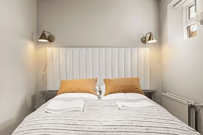 2 bedrooms, iron/ironing board, WiFi, bed sheets - Downtown Reykjavík Gem – Walk Everywhere (Reykjavík)