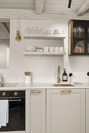 Private kitchen - Downtown Reykjavík Gem – Walk Everywhere (Reykjavík)