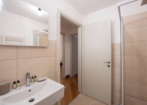Superior Apartment | Bathroom