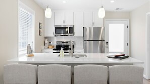 Private kitchen - Treehouse at BootLegger Cove (Bluffton)