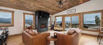 Luxury 4 bedroom home, lake views, private hot tub