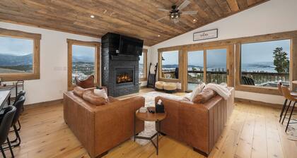 Luxury 4 bedroom home, lake views, private hot tub
