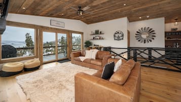 Smart TV, fireplace, computer monitors