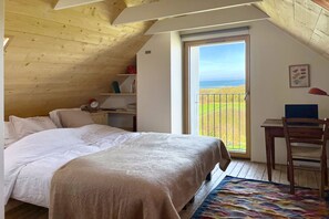 3 bedrooms, iron/ironing board, free WiFi - Charming house for 7 on the Côte des Légendes (Guissény)