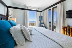 Room - Beach Front in Perdido Key, Pool, Hot tub, Balcony (Pensacola)