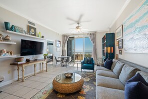 Living area - Beach Front in Perdido Key, Pool, Hot tub, Balcony (Pensacola)