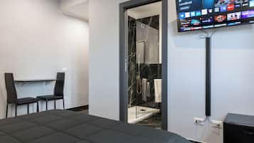 Deluxe trippelrum - 1 kingsize-sÀng med bÀddsoffa - privat badrum