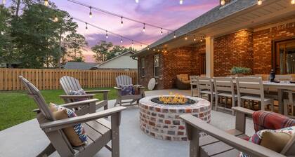 Huge Gameroom, Beautiful Firepit, Pinball Machine