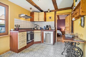 Private kitchen - Holiday Home “Kleiner Eselhof” with Private Terrace, Garden & Wi-Fi (Semlow)