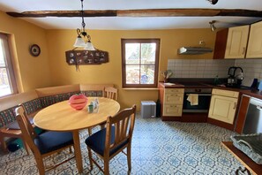 Private kitchen - Holiday Home “Kleiner Eselhof” with Private Terrace, Garden & Wi-Fi (Semlow)