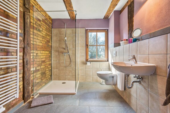 Shower, towels