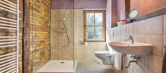 Holiday Home “Kleiner Eselhof” with Private Terrace, Garden & Wi-Fi