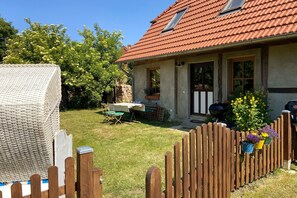 Unclassified image, 5 of 21, button - Holiday Home “Kleiner Eselhof” with Private Terrace, Garden & Wi-Fi (Semlow)