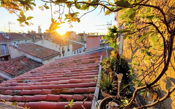 Property grounds - New! Charm, ideal location, 2 bedrooms, air conditioning, balcony with view. (Sète)