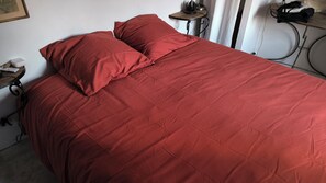 Unclassified image, 4 of 13, button - Character apartment between Halles and canal, 2 bedrooms, balcony. (Sète)