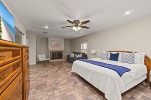 5 bedrooms, desk, iron/ironing board, WiFi - Fishermans Dream @ Laguna Get-Away-Circle (South Padre Island)