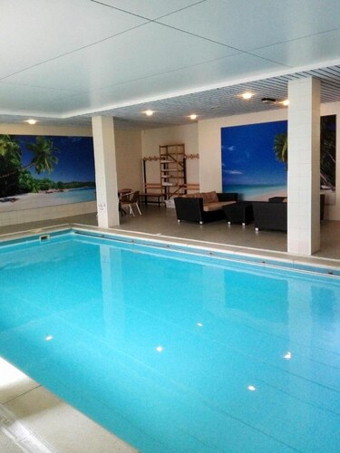 A Place You'll Surely Enjoy! Indoor Pool, Sauna Access, Close to Africa Museum!
