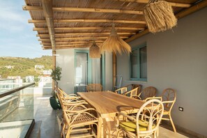 Outdoor dining - Penthouse Royal Orchid (Durrës)