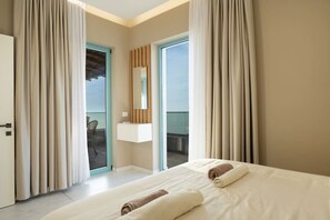 Iron/ironing board, WiFi, bed sheets - Penthouse Royal Orchid (Durrës)
