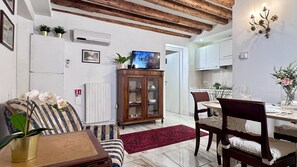TV - Apartment San Maurizio - Historical Center (Venecia)