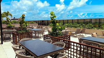 Apartment | Outdoor dining