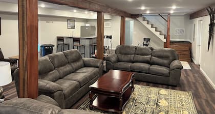 Serene 5-bedroom farmhouse with AC in charming Sinclairville