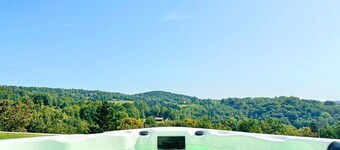 Luxurious Villa With Jacuzzi in the Beskid Mountains