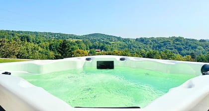 Luxurious Villa With Jacuzzi in the Beskid Mountains