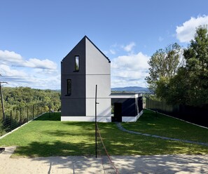 House | Garden - Luxurious Villa With Jacuzzi in the Beskid Mountains (gmina Łapanów)