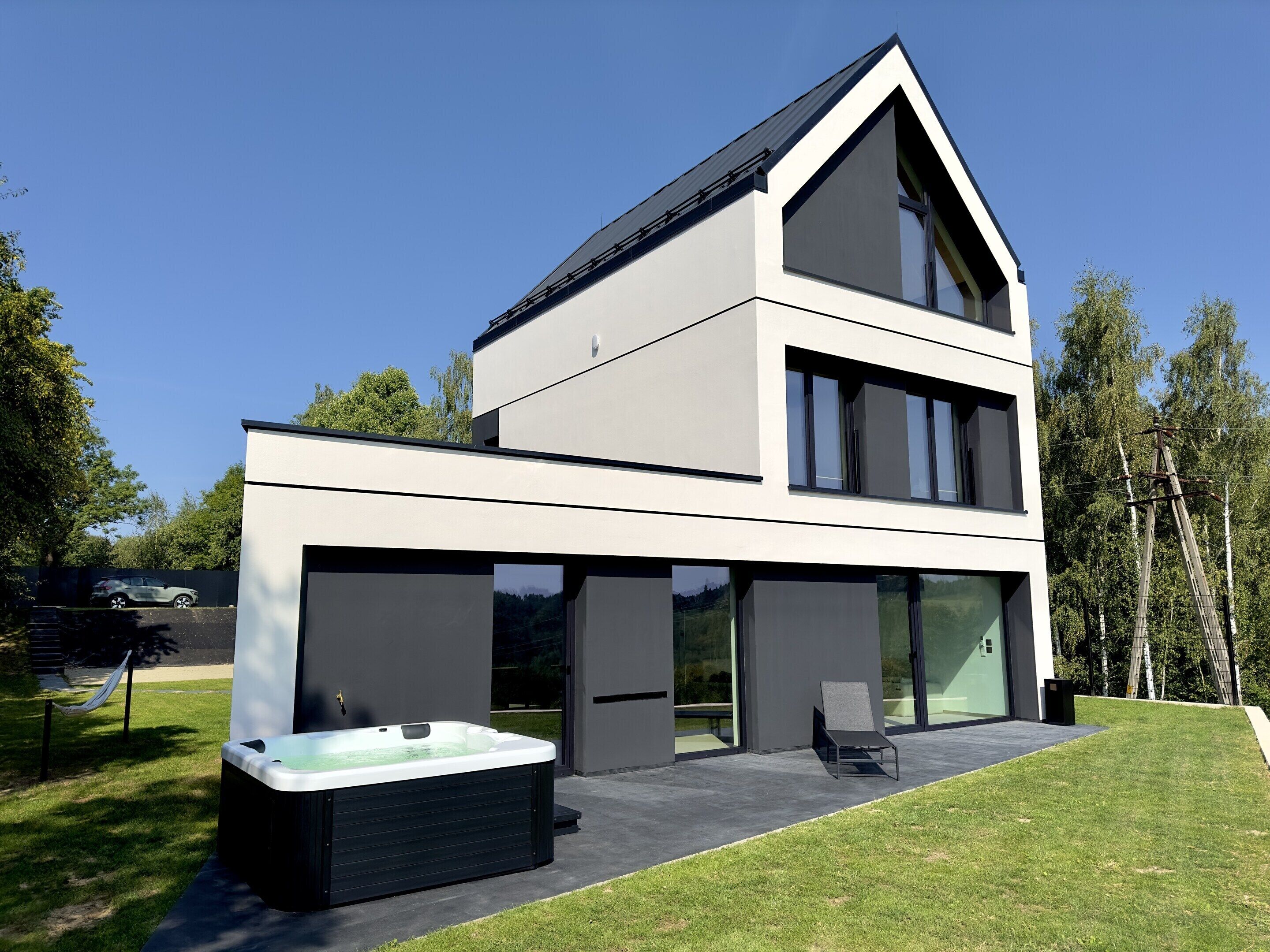 House | Outdoor spa tub