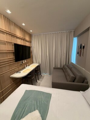 A modern hotel room with a bed, a desk, and a sofa. - Mahrak Villa Maracaipe (Ipojuca)
