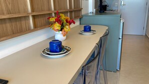 A kitchen with a countertop, a sink, and a refrigerator. - Mahrak Villa Maracaipe (Ipojuca)