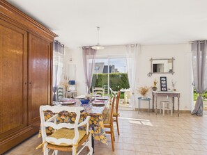 Dining - 500m from the beach, house for 6 with garden (Saint-Gildas-de-Rhuys)