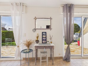 Interior - 500m from the beach, house for 6 with garden (Saint-Gildas-de-Rhuys)
