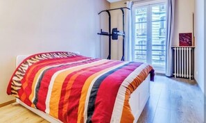 Unclassified image, 4 of 11, button - Vrbo Property (Paris)