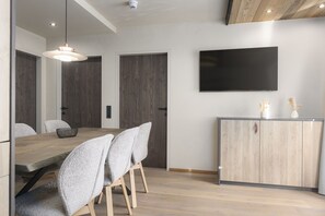 Apartment | Dining - Apartment Near Glacier ski Area (Kaprun)