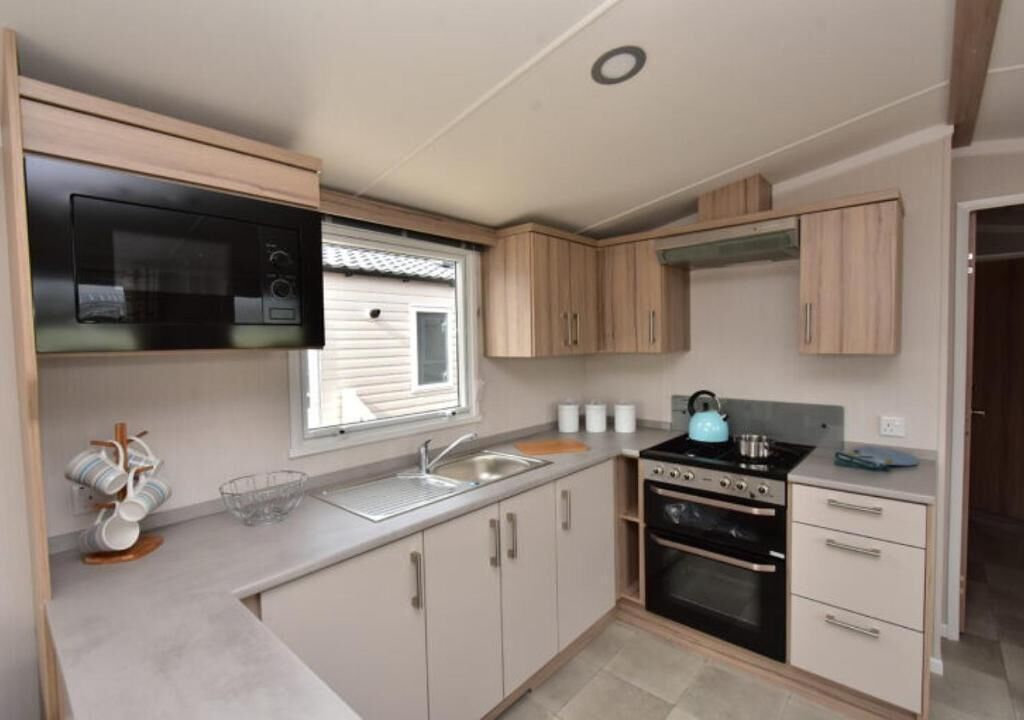 Chalet, 2 Bedrooms | Private kitchen