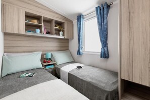 Chalet, 3 Bedrooms - Coed Helen Holiday Park (Caernarfon)