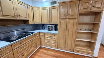 Fridge, microwave, stovetop, coffee/tea maker