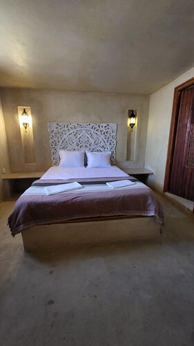 Al Madina Riad Bizerte, A Mediterranean Creative House Above the Sea