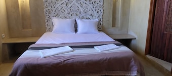 Al Madina Riad Bizerte, A Mediterranean Creative House Above the Sea